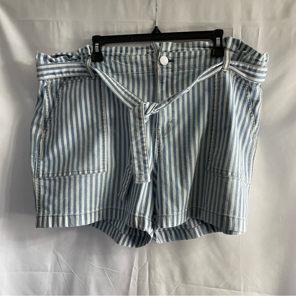 a.n.a Blue and White Striped Jean Cinched-Waist Shorts with Tie-Belt Size 20W - Picture 1 of 3
